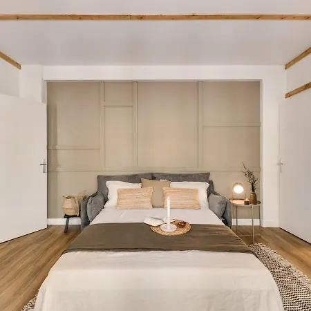 Vall - 1 A Opera 아파트